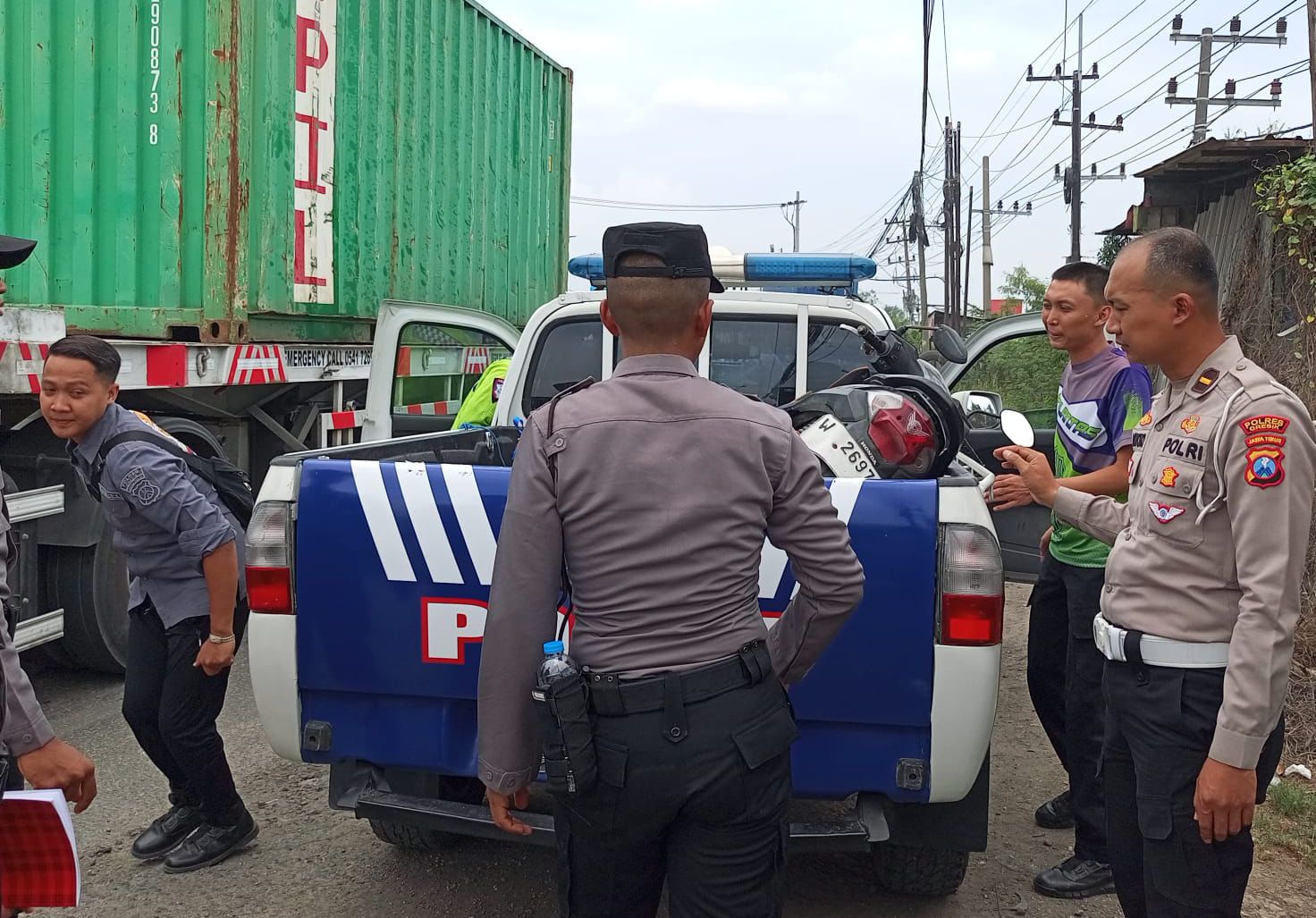 Pengendara Beat Tewas Terlindas Truk di Jalan Raya Daendels Gresik