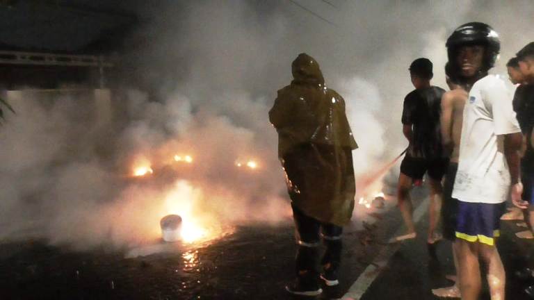 Polda Jatim Selidiki Pikap Muatan Bahan Kimia Terbakar Depan Mako Brimob