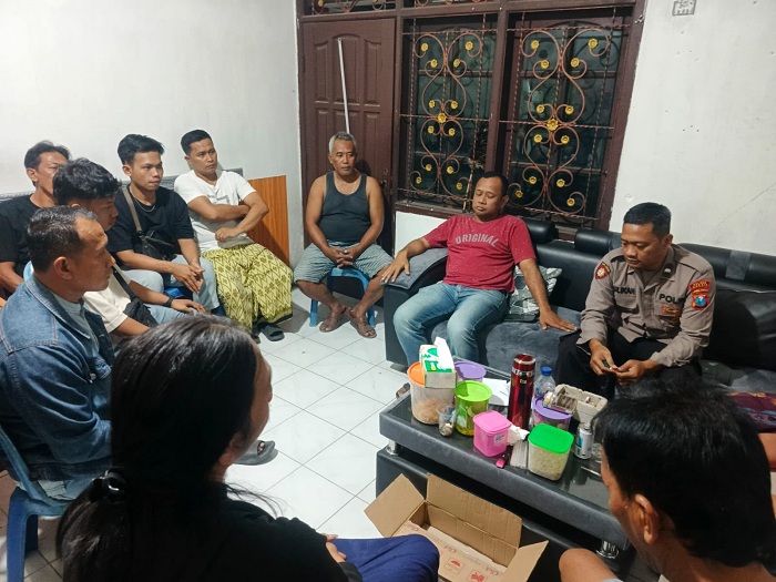 Asyik Berduaan Malam Hari, Kasun dan Perangkat Desa di Gresik Digerebek Warga
