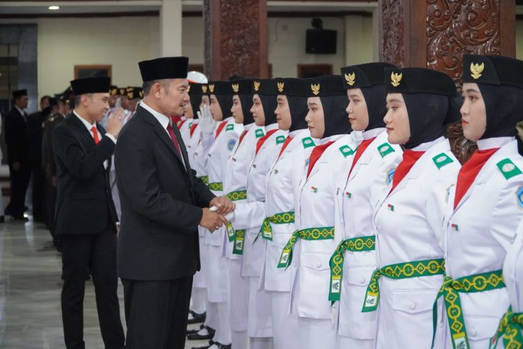 Pak Yes Kukuhkan 76 Paskibraka Lamongan