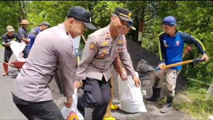 Ratusan Bronjong Dipasang di Jalur Longsor Tempursari-Pronojiwo Lumajang