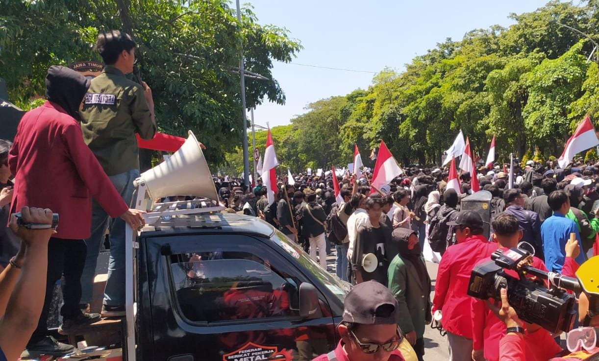 Buntut Driver Ojol Tewas, Mahasiswa Gabungan Gelar Demo di Polda Jatim