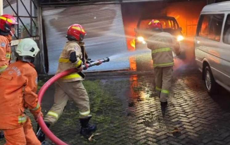 Garasi Mobil Eks Anggota DPR RI Terbakar, 7 Koleksi Mobil Mewah Ludes