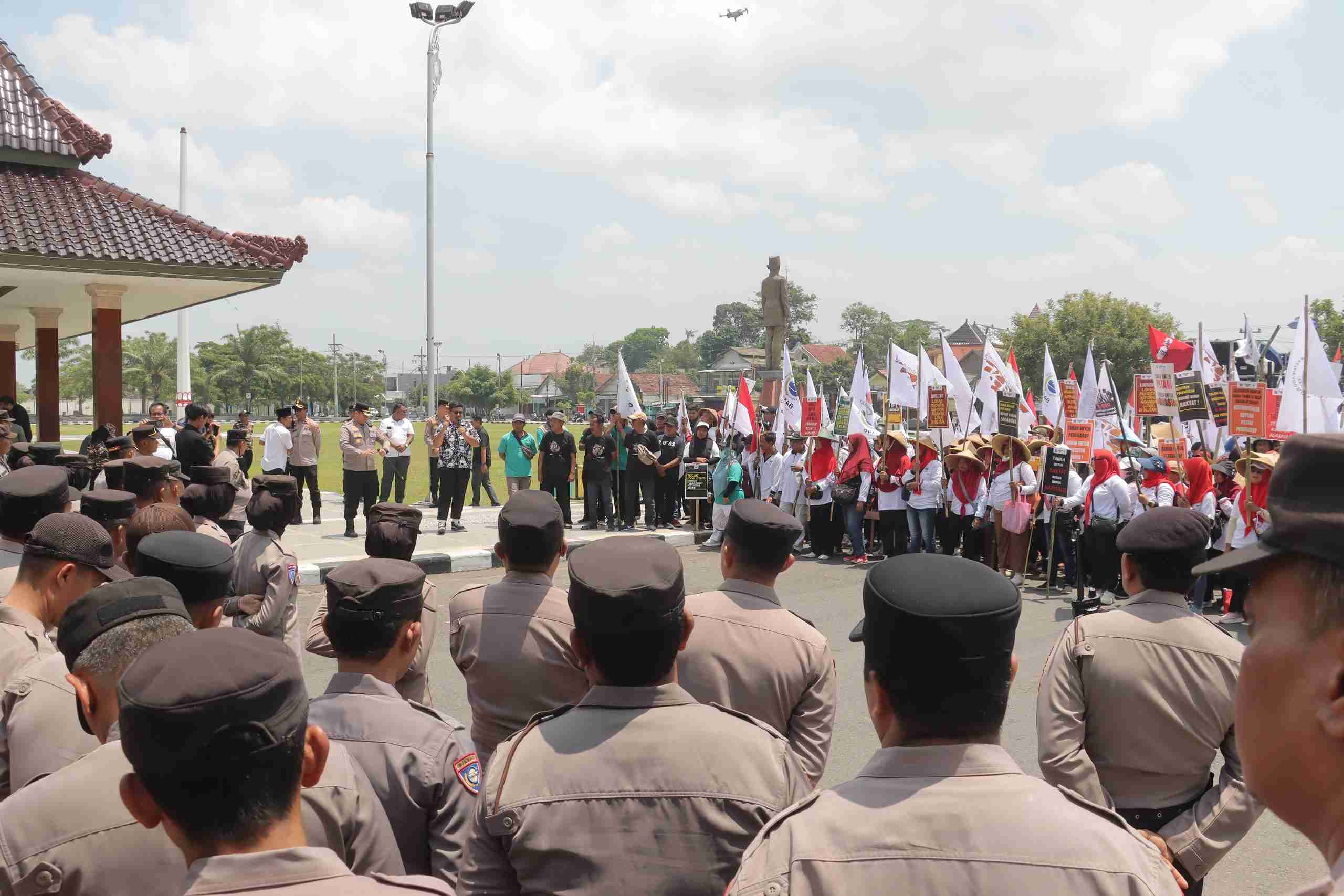 Polres Blitar Sambut Damai Aksi Unjuk Rasa GMNI Blitar dan Konsorsium Pembaharuan Agraria