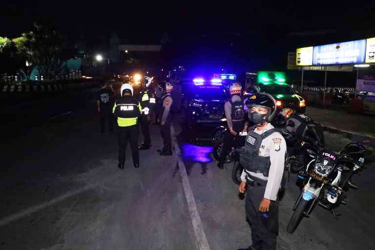 Jaga Surabaya Kondusif, TNI-Polri Gelar Patroli Skala Besar Pasca Pengesahan Warga Silat