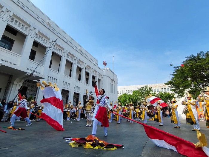 Marching Band Gita Rama Shinta SMPN 1 Surabaya Gebrak Panggung Surabaya Fashion Festival 2025