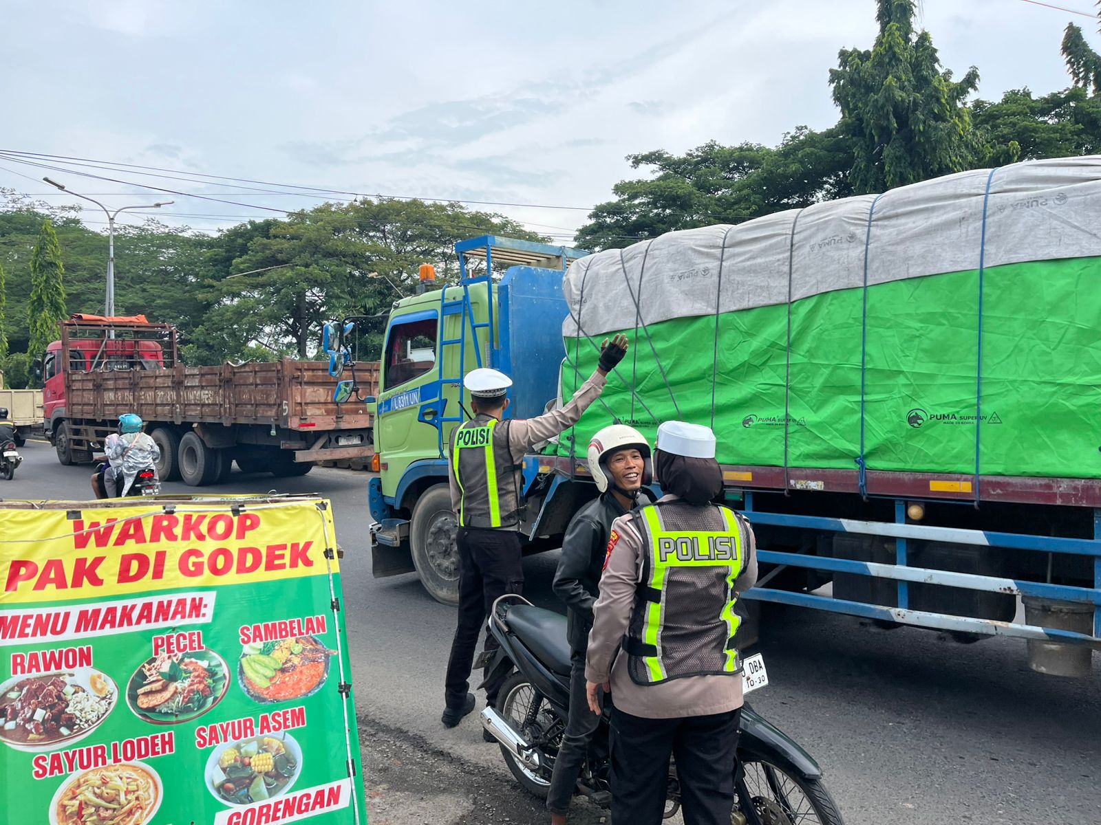 Tekan Pelanggaran Lalu Lintas, Satlantas Polres Gresik Turunkan Personel di Simpang Bunder