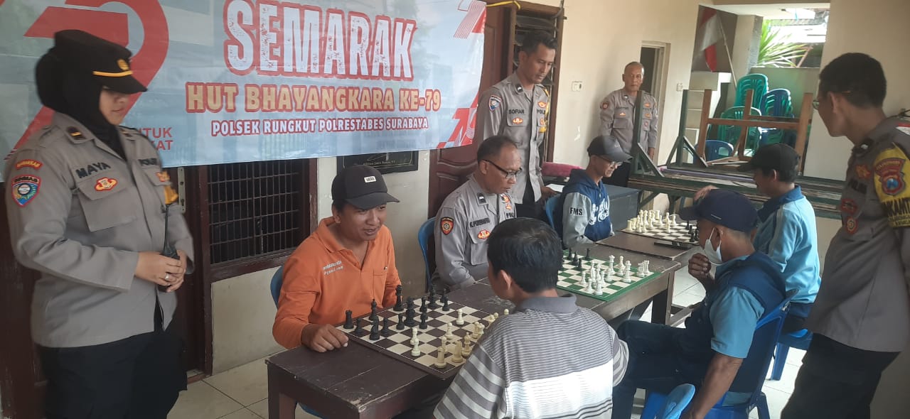 Sambut HUT Ke-79 Bhayangkara, Polsek Rungkut Rangkul Warga Lewat Lomba Catur Penuh Keakraban