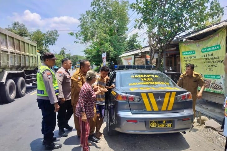 Resahkan Masyarakat, Bhabinkamtibmas Polsek Padangan Amankan ODGJ