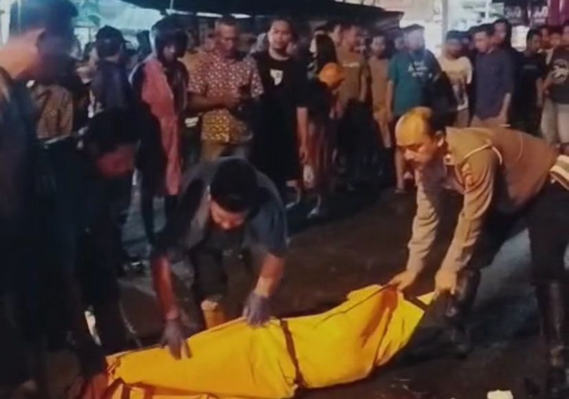 Gagal Mendahului Tronton, Pengendara Motor Tewas Terlindas di Driyorejo Gresik