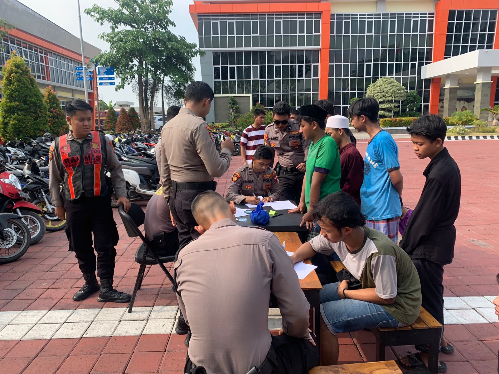 Bubarkan Balap Liar di Jalan Raya Siti Fatimah Binti Maimun, Polres Gresik Amankan 50 Motor