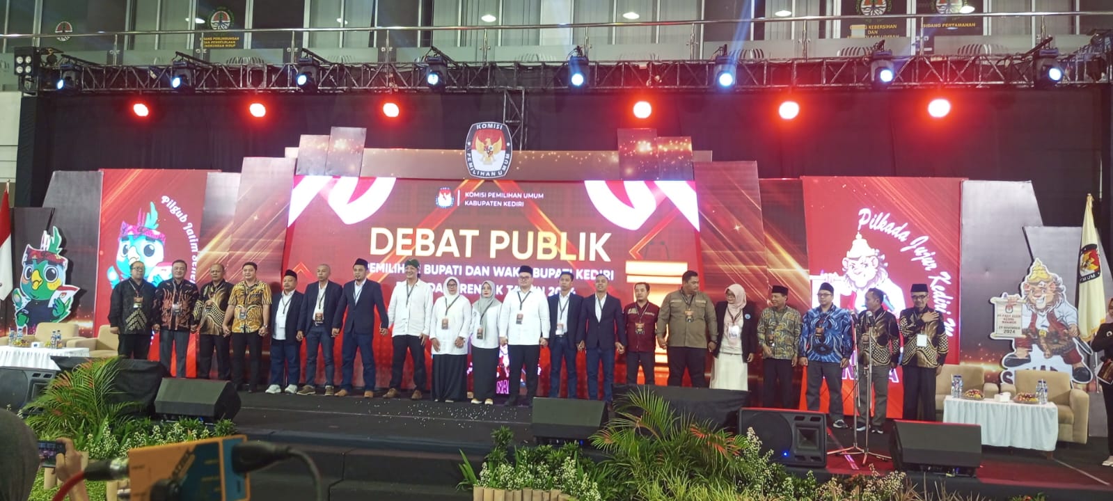 Debat Publik Kedua, Pasangan Cabup Cawabup Kediri Semangat Paparkan Visi Misi dan Program Kerja 