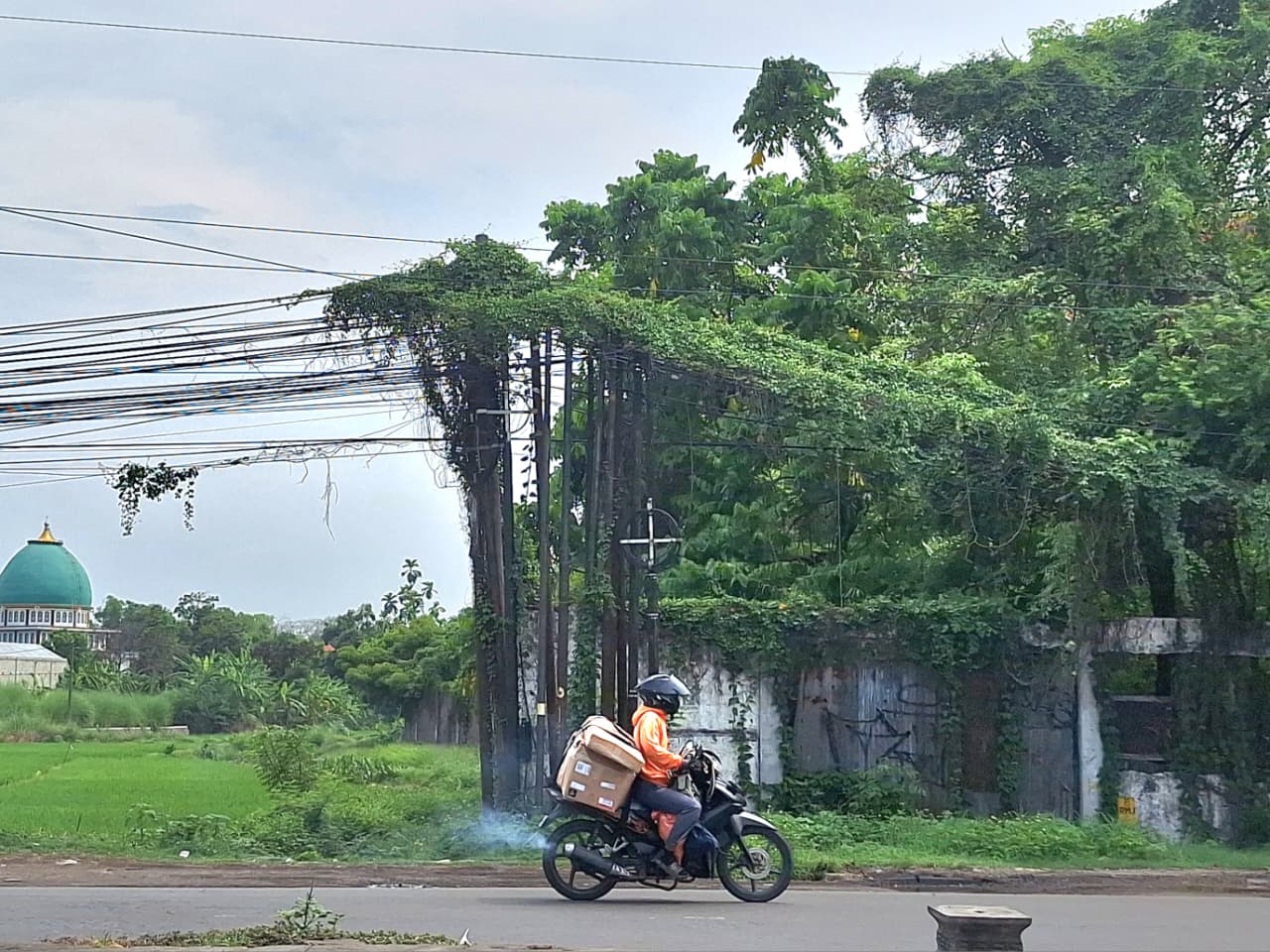 Kabel Listrik dan Internet Bikin Semrawut, Dewan Desak Pemda Segera Buat Perda Penertiban Utilitas