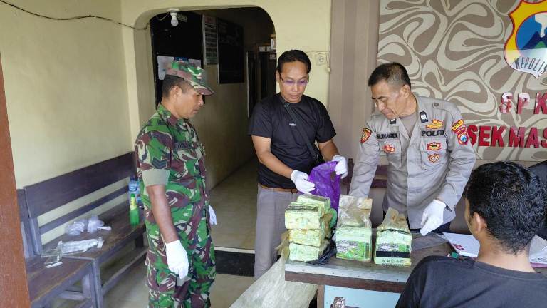 Lagi, 8 Kg Sabu Ditemukan di Gerbang Makoramil Masalembu