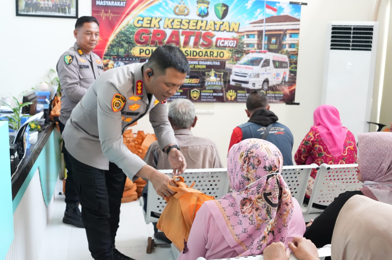 Hari Bhayangkara Ke-80, Polresta Sidoarjo Beri Layanan Kesehatan Gratis dan Baksos Bagi Difabel