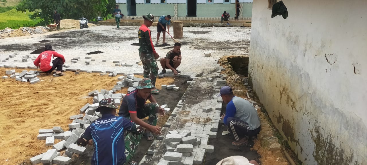 TMMD Sulap Halaman Becek Jadi Rapi, Paving Ponpes Capai 70 Persen