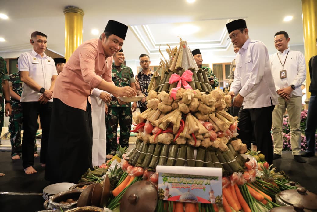 Gantikan Open House, Kehangatan Tradisi Kupatan Satukan Pemimpin dan Rakyat Jember