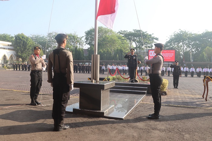 Upacara HUT Ke-80 RI, Kapolres Pasuruan: Dorongan Lebih Cinta Tanah  Air dan Bangsa