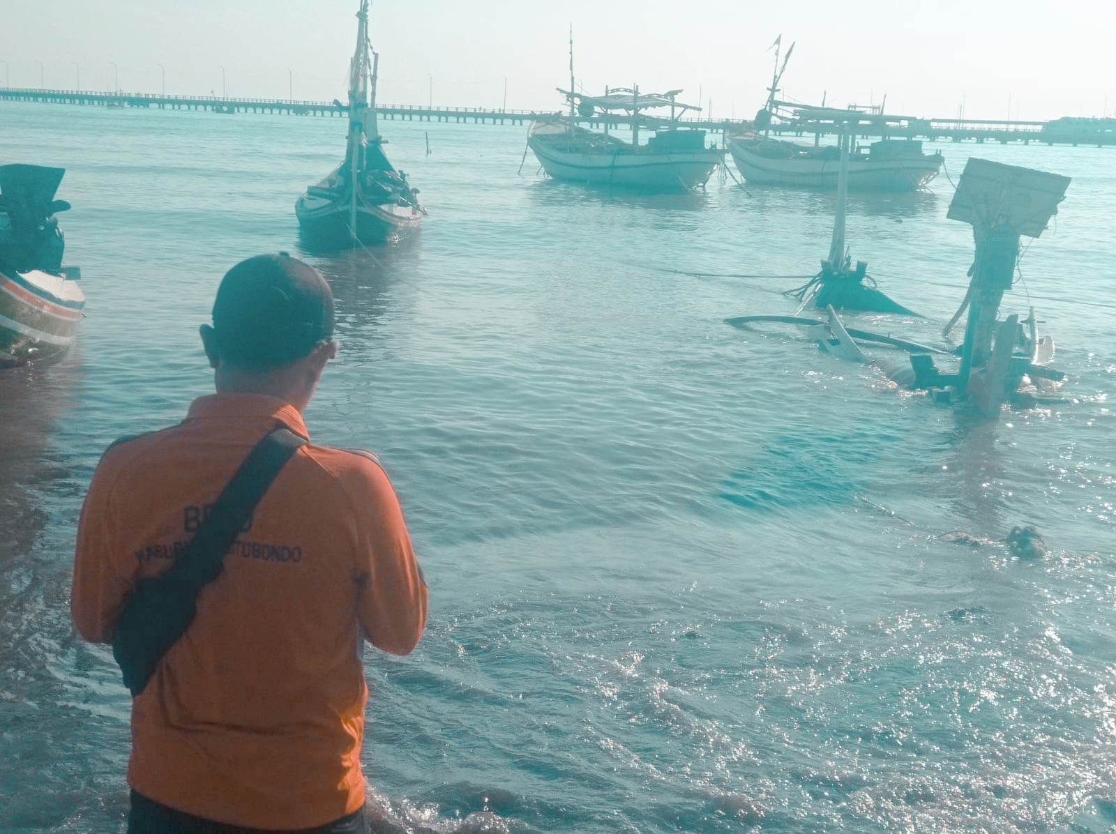Cuaca Ekstrem Terjang Pantai Utara Situbondo, 9 Perahu Nelayan Rusak Tenggelam