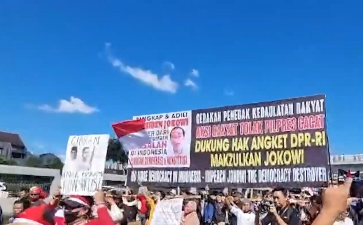 Demo di DPR RI, Massa Tolak Hasil Pemilu dan Tuntut Pemakzulan Jokowi