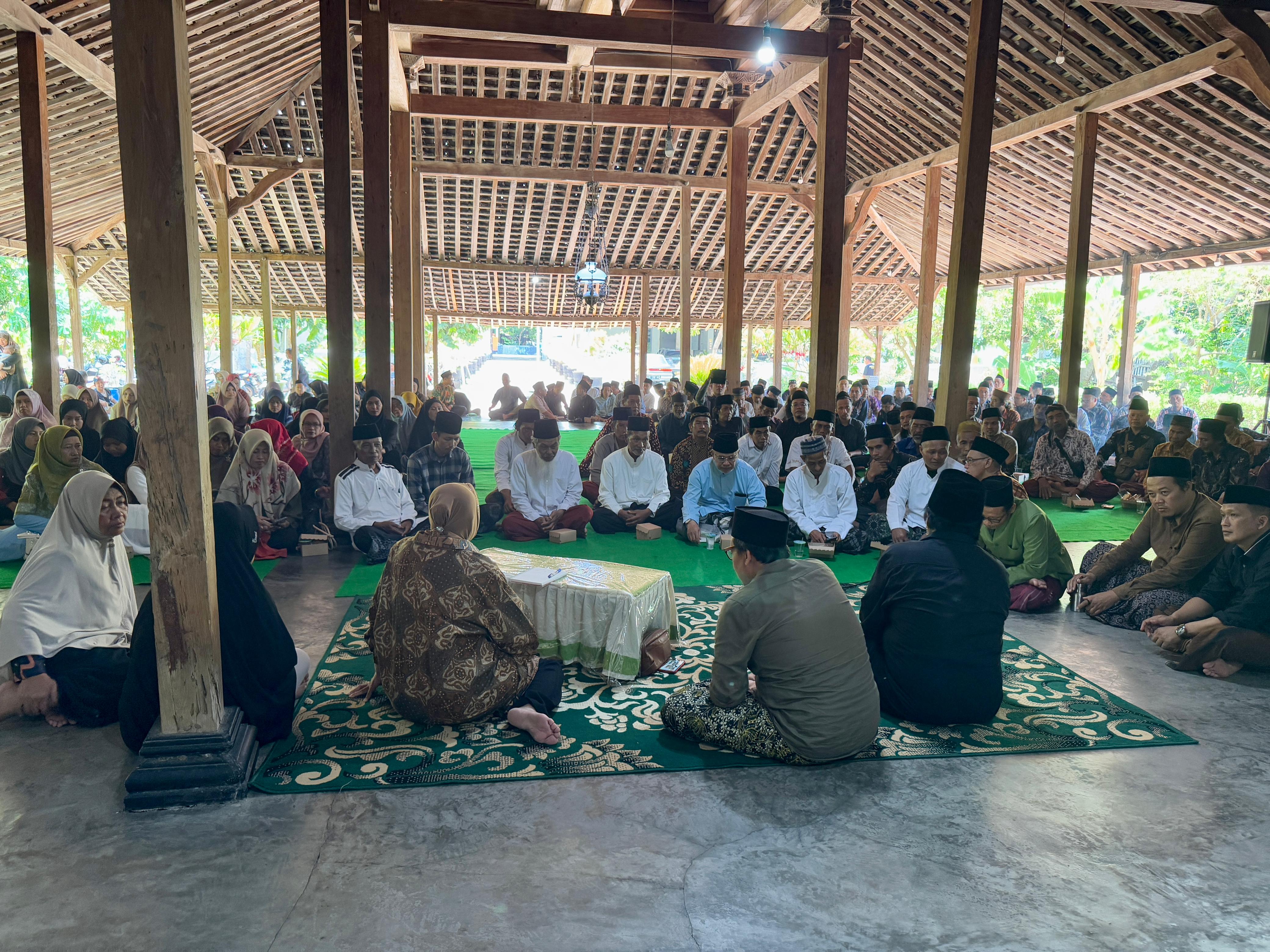 Majukan Ponpes, Risma Janji Akses Pendidikan dan Teknologi Memadai untuk Semua Pesantren di Jatim