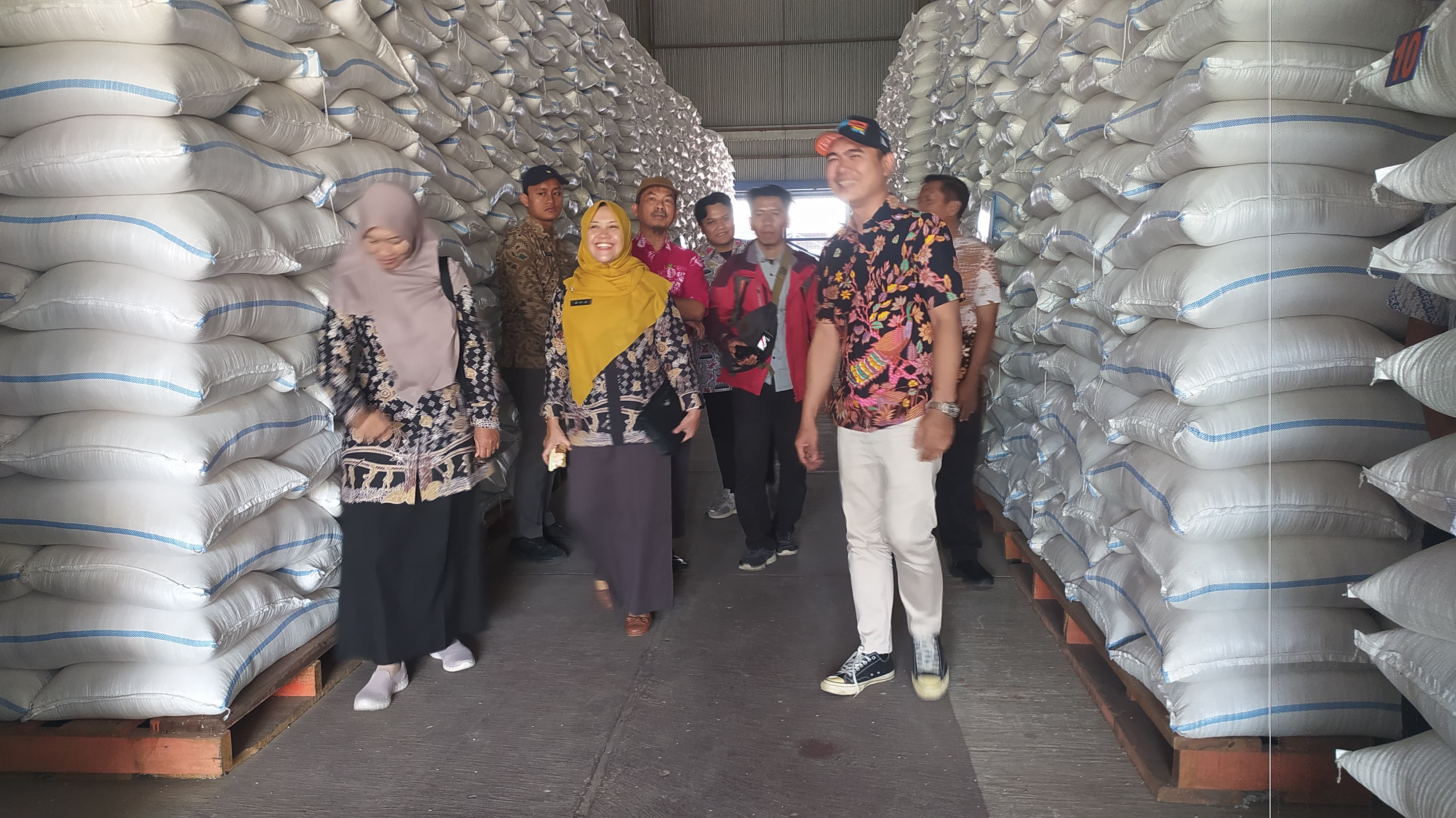 Ironi Beras Ngawi: Stok Melimpah, Harga Tinggi, Pemda Tak Bisa Apa-apa!
