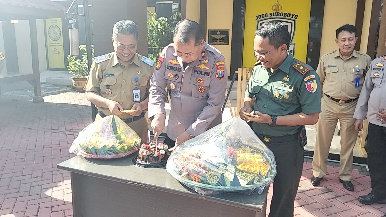 Polsek Pakal Rayakan HUT Ke-79 Bhayangkara, Bersama Tiga Pilar  Perkuat Sinergi Polri untuk Masyarakat