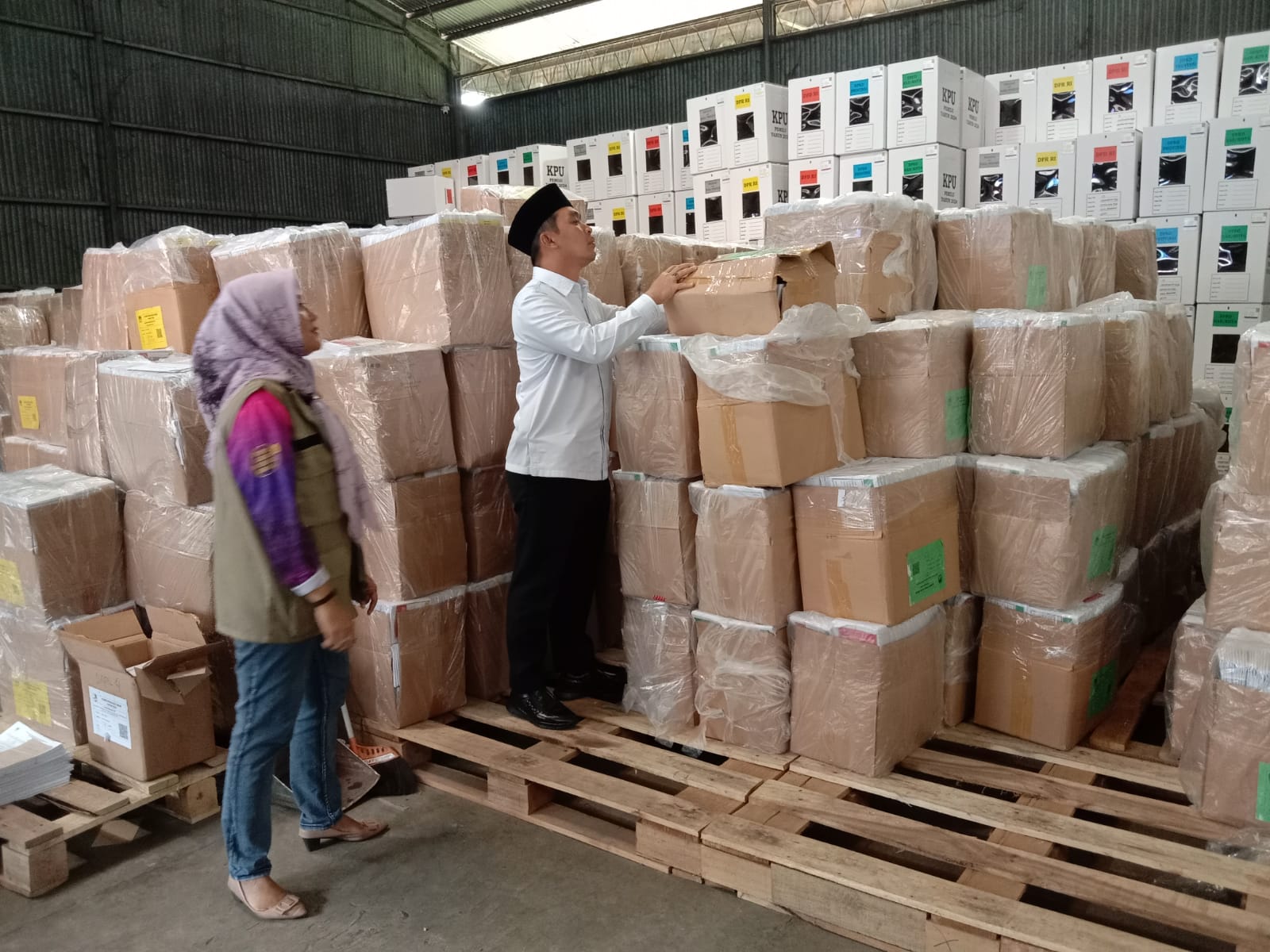 Seminggu Sebelum Coblosan, Logistik Sudah Terdistribusi ke Kecamatan