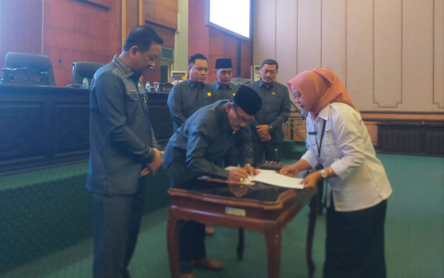 Seluruh Fraksi DPRD Jombang Setuju, 4 Raperda Sah menjadi Perda