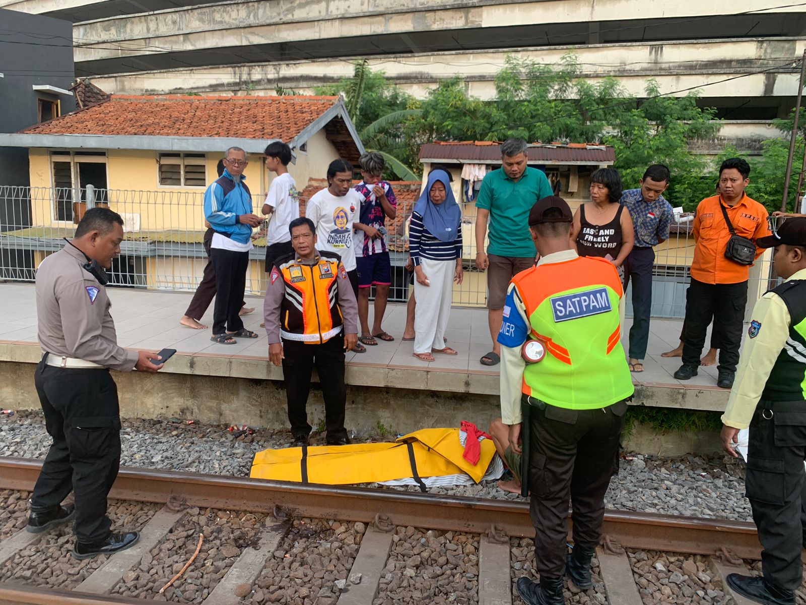 Lansia Kalibokor Tewas Tertabrak Kereta Api Penataran