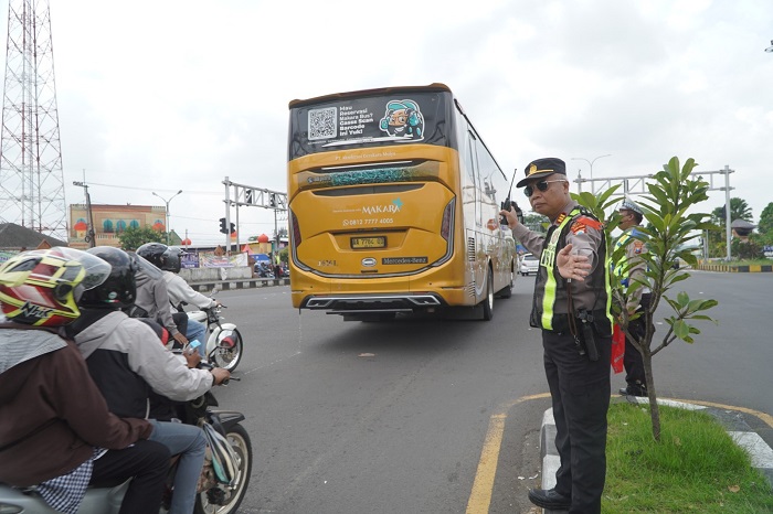 H+4 Lebaran Volume Kendaraan Meningkat, Polisi Siaga di Jalur Wisata Malang Raya