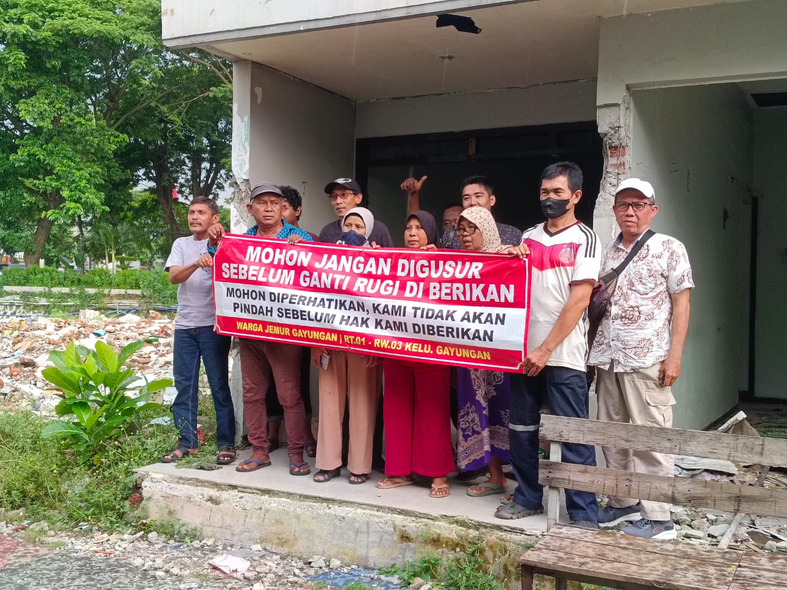 Terdampak Proyek Flyover Taman Pelangi, Warga Jemur Gayungan Dipaksa Kosongkan Rumah Meski Belum Terima Ganti 