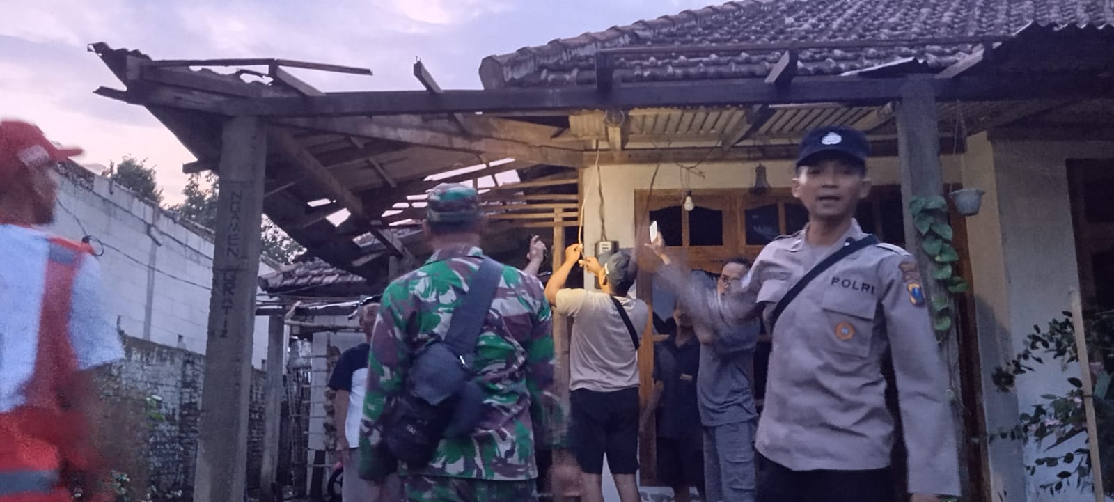 Angin Puting Beliung Terjang Dusun Besowo Timur, Puluhan Rumah Warga Rusak