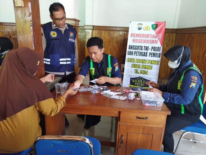 Pasca Pungut Suara, Polres Bojonegoro Gelar Pengecekan Kesehatan Gratis untuk Petugas PPS