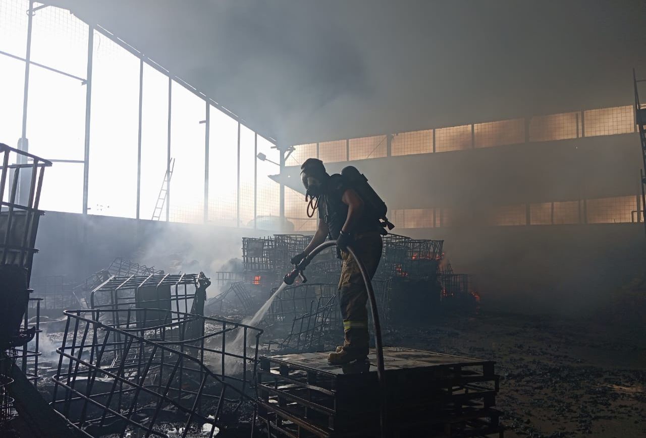 Tak Ada Aktivitas, Gudang PT Ritek Energi Lestari di Gresik Tiba-tiba Terbakar