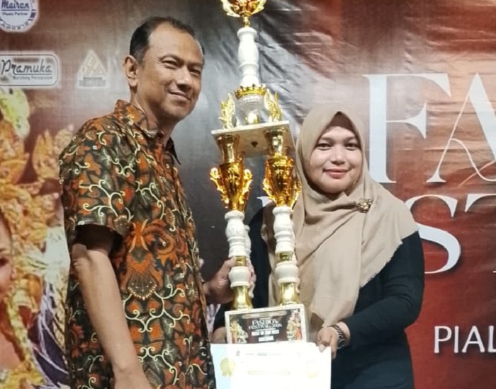 SMPN 19 Surabaya Raih Juara Pertama Best Costume Surabaya Fashion Festival 2026