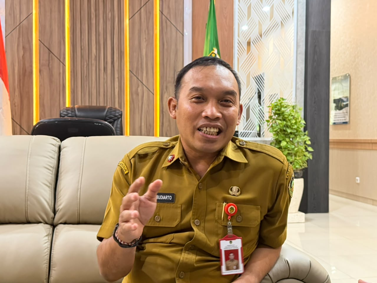 Pemkab Madiun Jembatani Komunikasi Warga Bagi dengan Perusahaan Sepatu