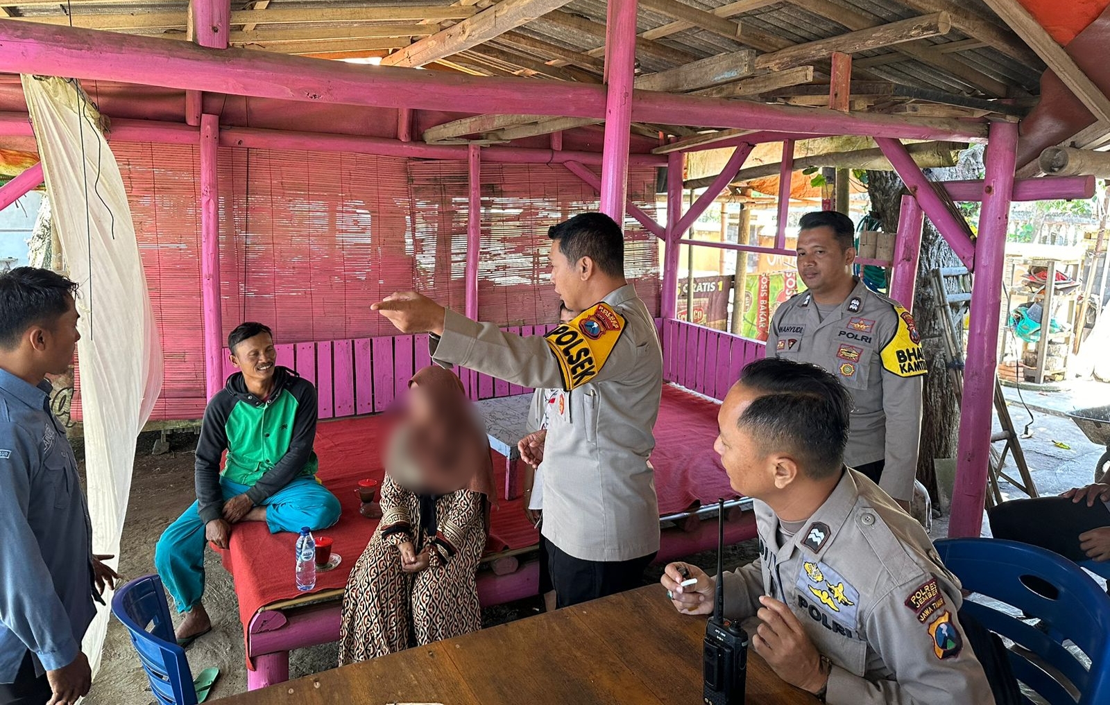 Dramatis! Ibu Muda Gagal Akhiri Hidup di Tebing Pantai Watu Ulo Berkat Kesigapan Tim SAR