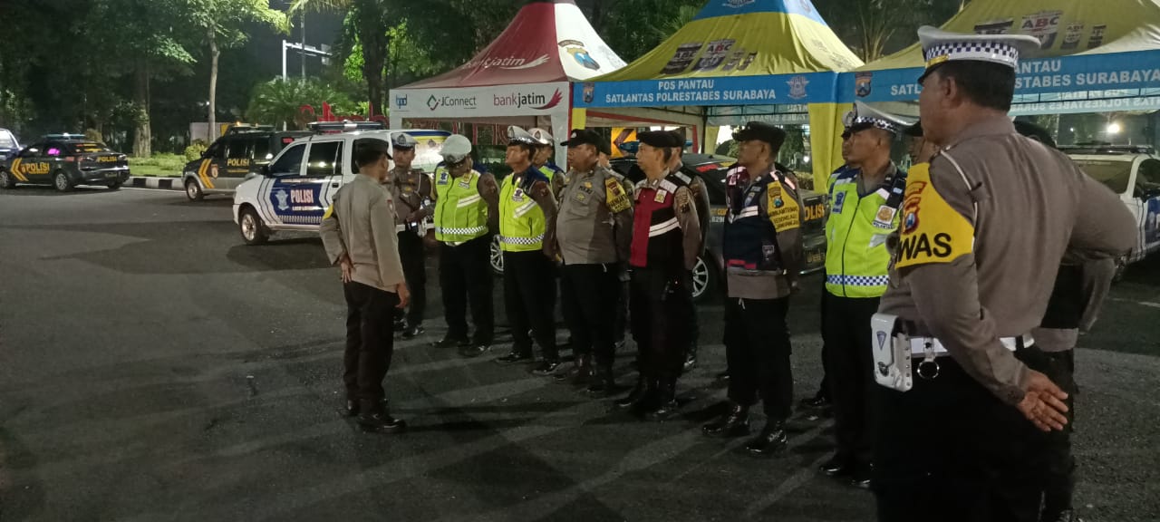 Antisipasi Balap Liar dan Kejahatan Malam, Anggota Polsek Gayungan Patroli Batas Kota