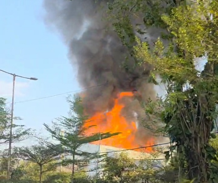 Bekas Gedung Bioskop Legendaris Oscar Kebakaran