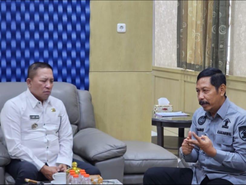 Kakanwil Kemenkum Jatim Bersama Bupati Sampang Bahas Percepatan KD/KMP dan Potensi Kekayaan Intelektual Daerah