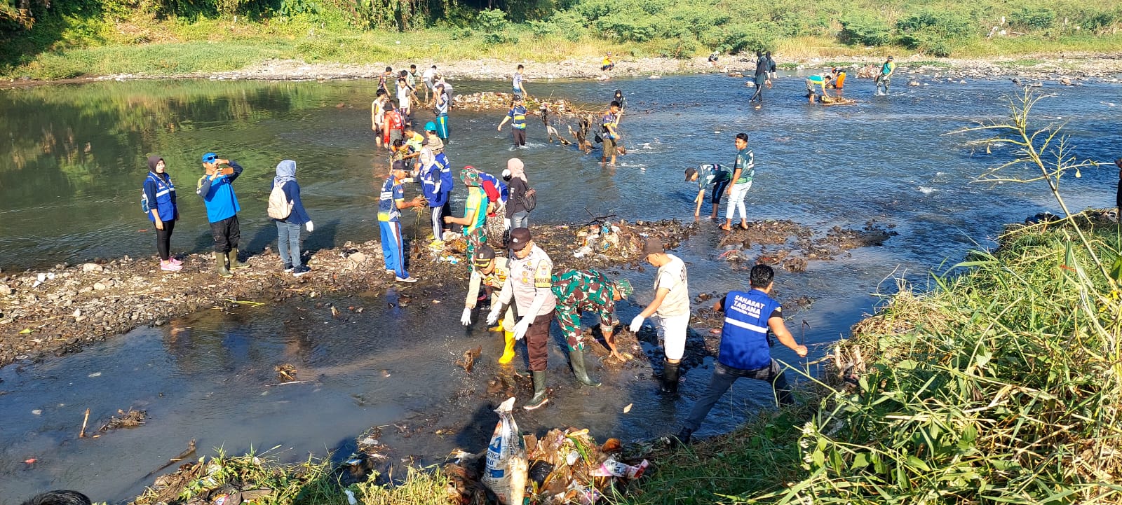 Pemkab Jember Gelar Penghijauan dan Bersih-bersih Sungai