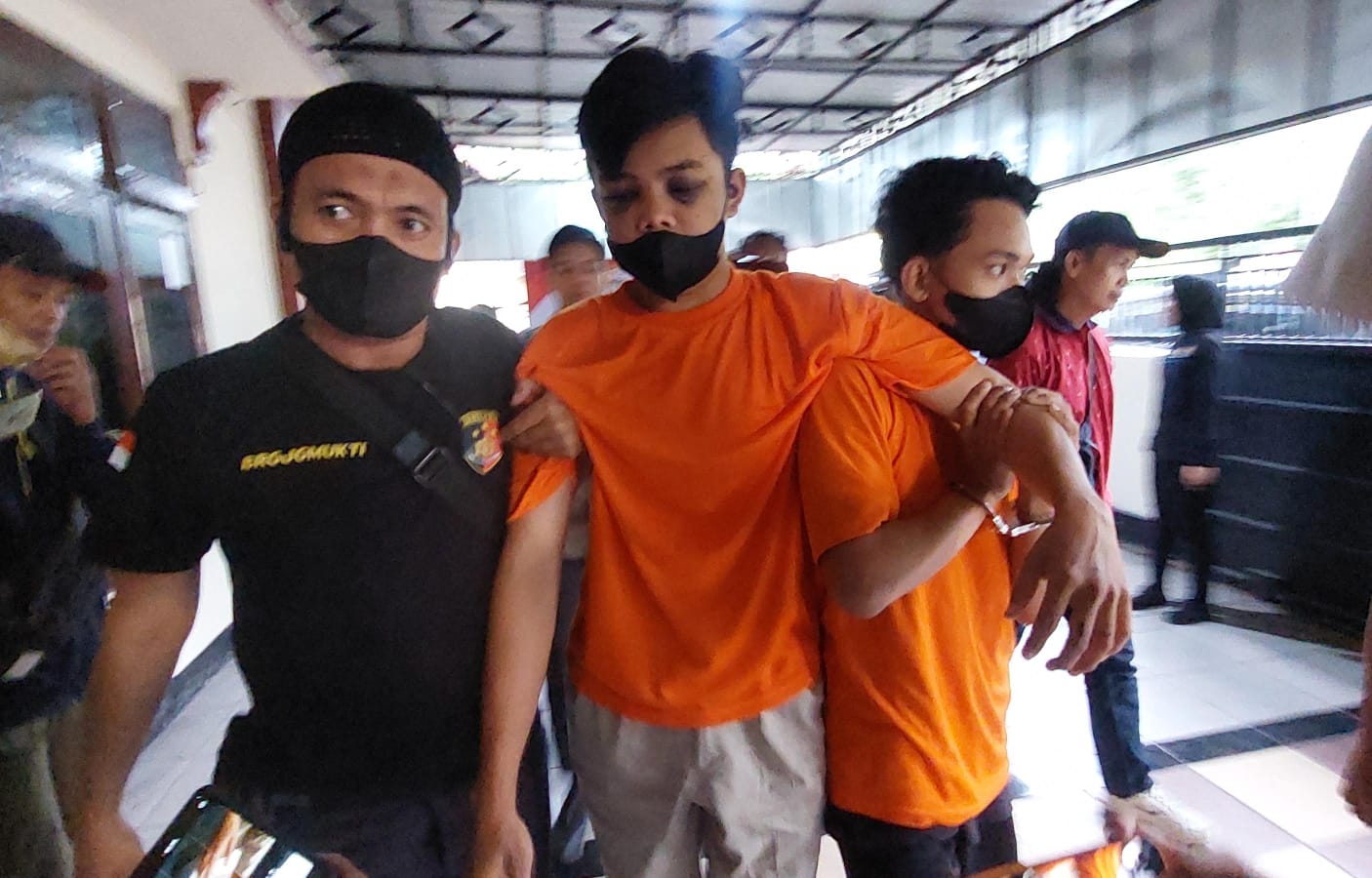 Dua Jambret Antarkota Pakai Uang Hasil Kejahatan untuk Beli Miras dan Foya-foya