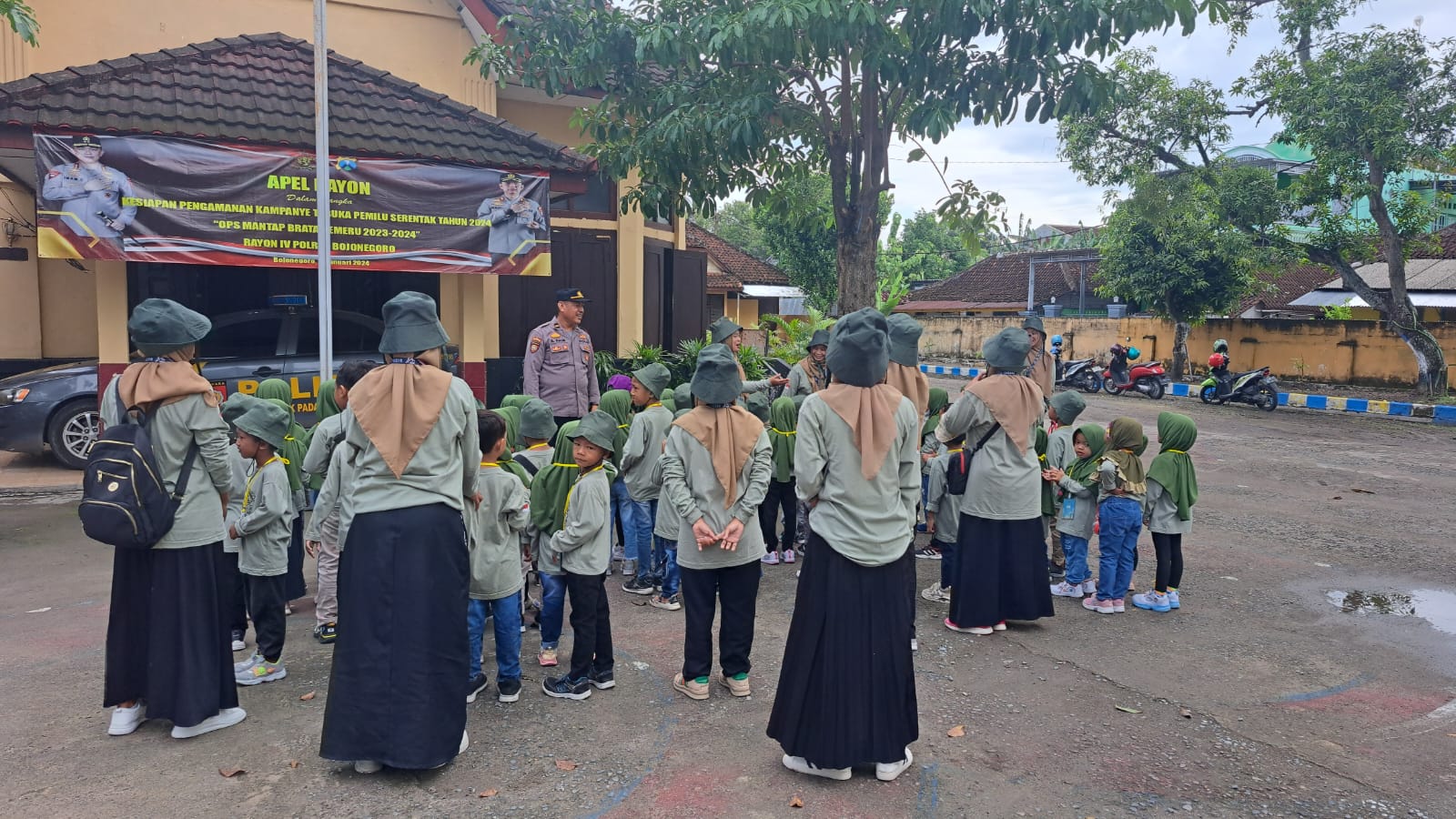 Polisi Sahabat Anak, Polsek Padangan Terima Kunjungan Siswa TK RA Irsaduzi Sibhan