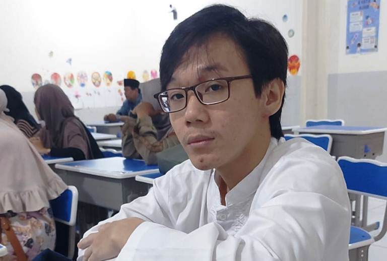 Perjalanan Iman dan Toleransi Tanjaya, Cahaya Hati di Masjid Muhammad Cheng Hoo Surabaya