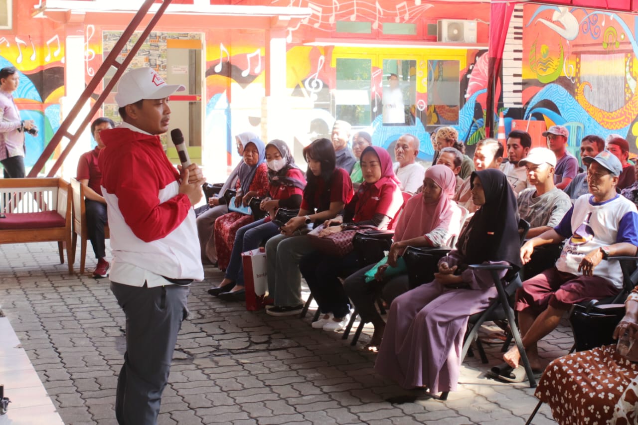 Bagikan Bansos ke Ratusan KPM, Wali Kota Pasuruan Sampaikan Pesan Khusus Ini