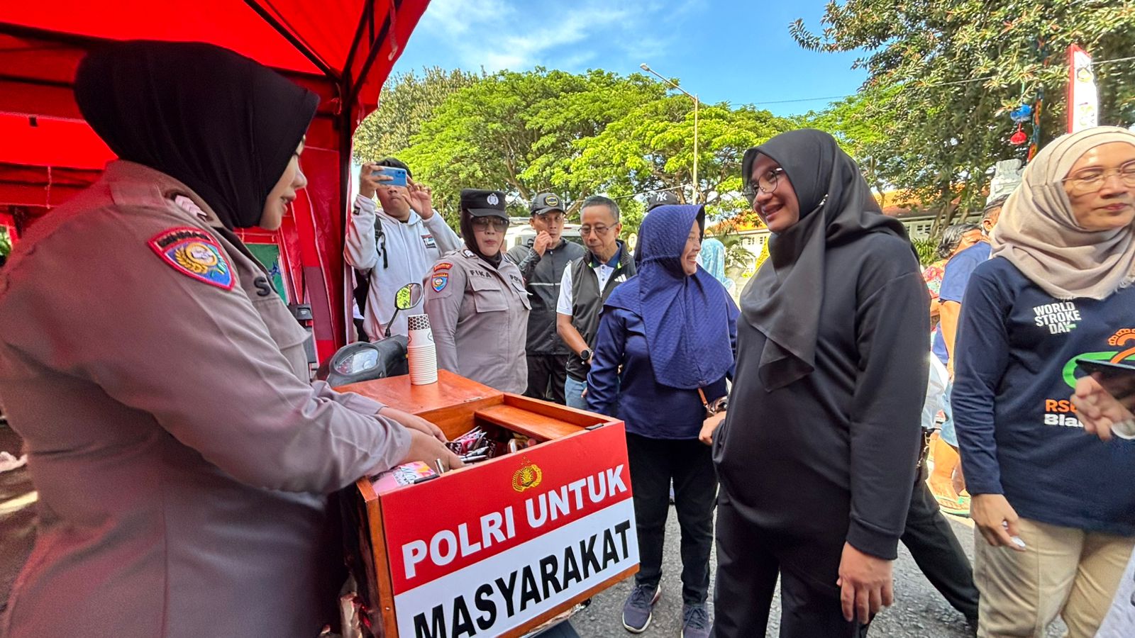 Polresta Banyuwangi Sapa Warga CFD, Gaungkan Rekrutmen Transparan SMA Kemala Taruna dan Bintara Brimob