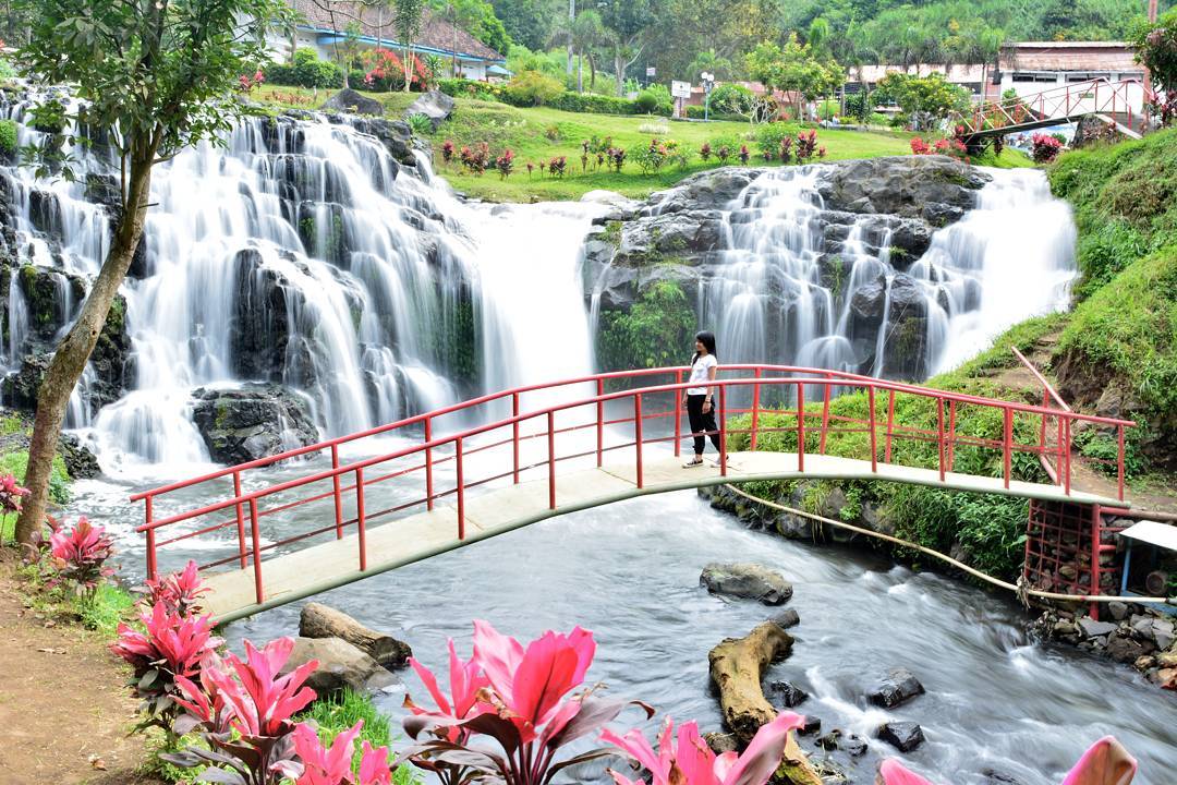 Pesona Keindahan Air Terjun Niagara Mini Bondowoso, Sembunyi di Kaki Gunung Ijen