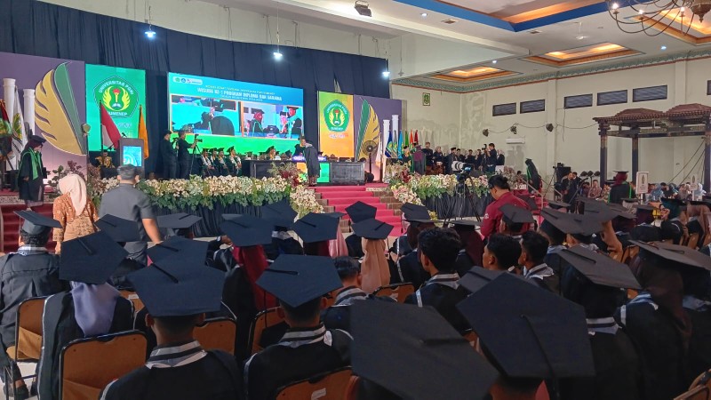 UPI Sumenep Wisuda 575 Mahasiswa, Tegaskan Transformasi Kampus Menuju Masa Depan