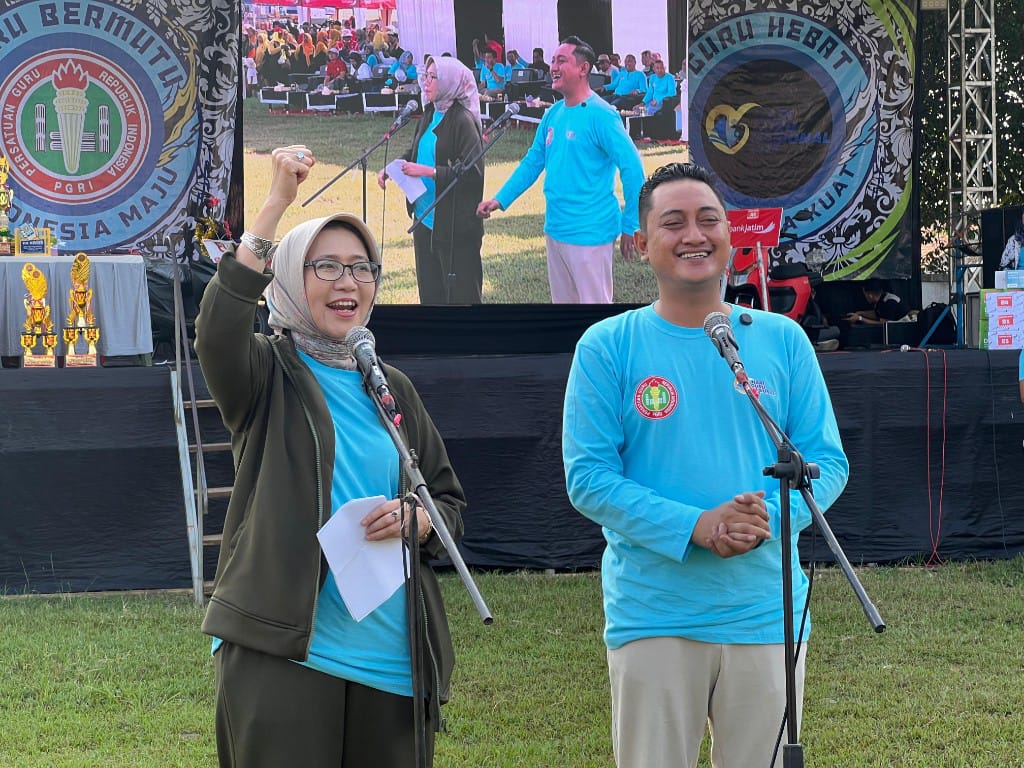 Ribuan Guru Lumajang Hadiri HGN dan HUT ke-80 PGRI di GOR Wira Bhakti